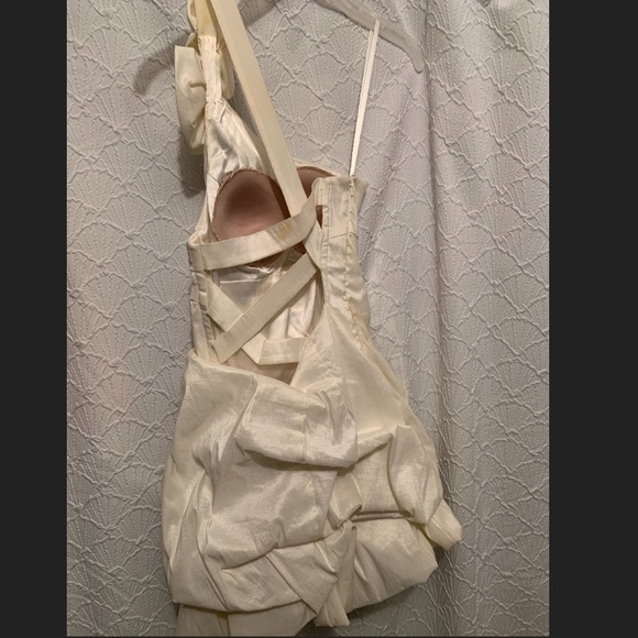 White Caché ruched one shoulder with cut out back - Picture 3 of 5